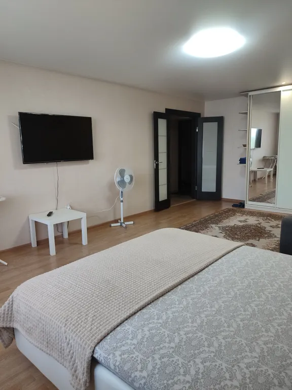 Квартира однокомнатная на бульваре Юности, 55 м², Чебоксары — спальня, фото 2