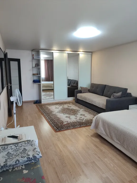 Квартира однокомнатная на бульваре Юности, 55 м², Чебоксары — спальня, фото 3