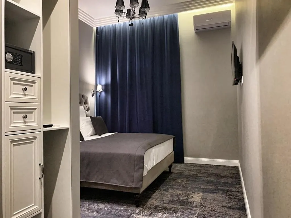 Chez Michel Hotel — общая зона