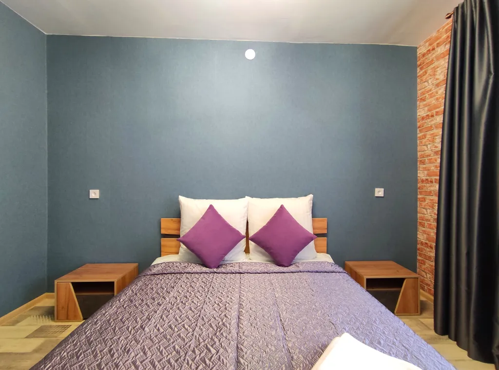Квартира двухкомнатная на улице Республики, 48 м², Тюмень — спальня, фото 11