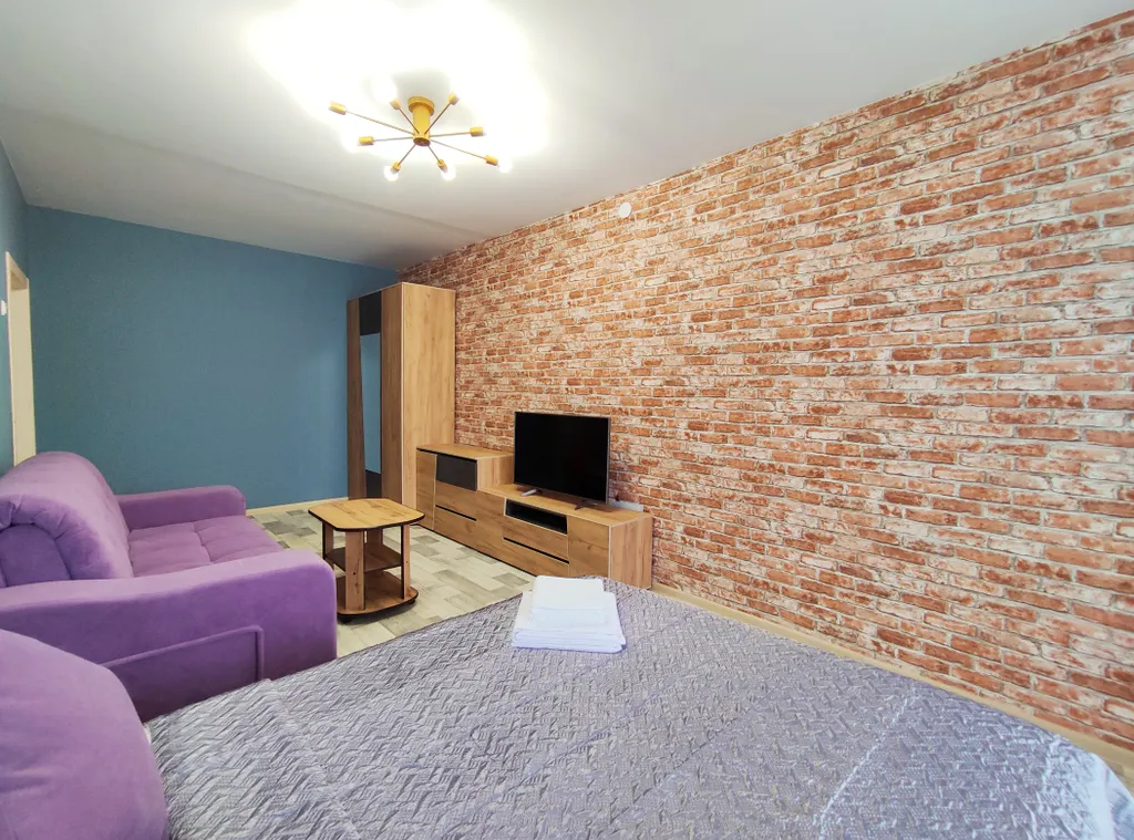 Квартира двухкомнатная на улице Республики, 48 м², Тюмень — спальня, фото 4