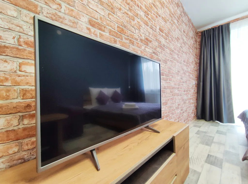 Квартира двухкомнатная на улице Республики, 48 м², Тюмень — спальня, фото 8