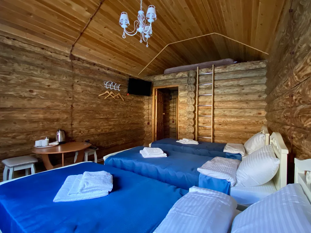 Дом с тремя 1-но спальными кроватями и футоном