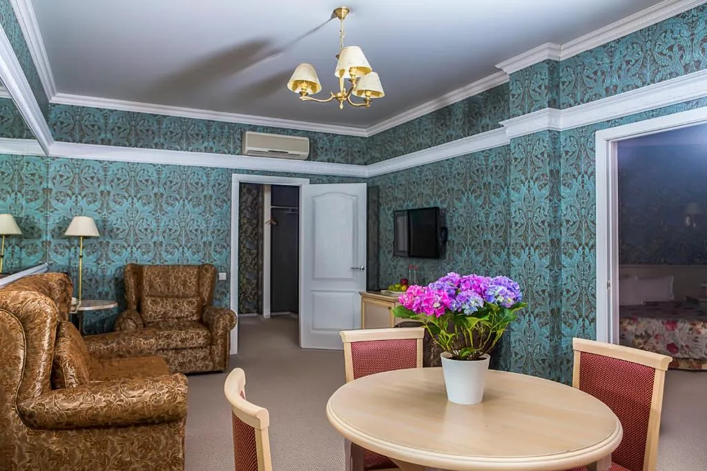 Двухместный номер с 1 кроватью люкс — Best City Hotel, фото 1 из 5
