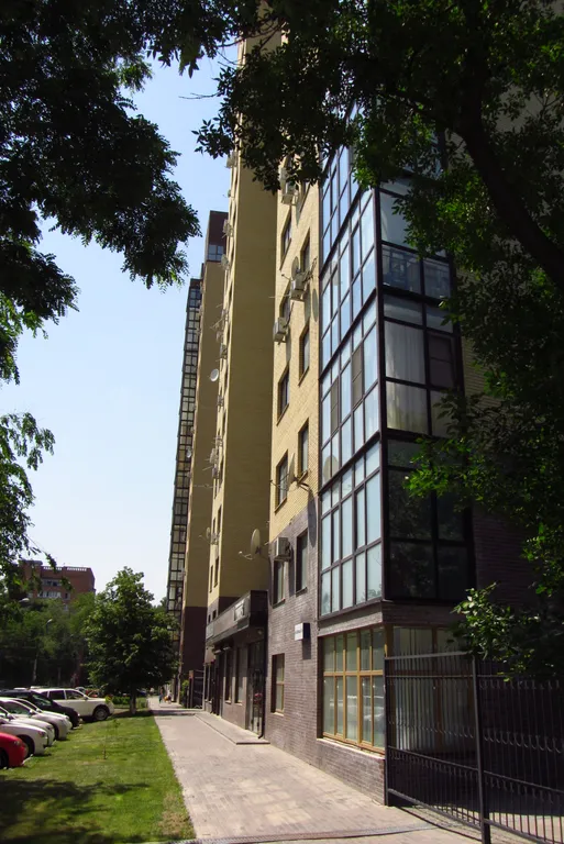 Квартира однокомнатная на улице Козлова, 46 м², Ростов-на-Дону — двор