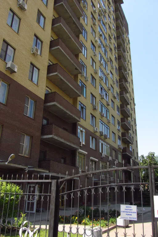 Квартира однокомнатная на улице Козлова, 46 м², Ростов-на-Дону — двор, фото 2