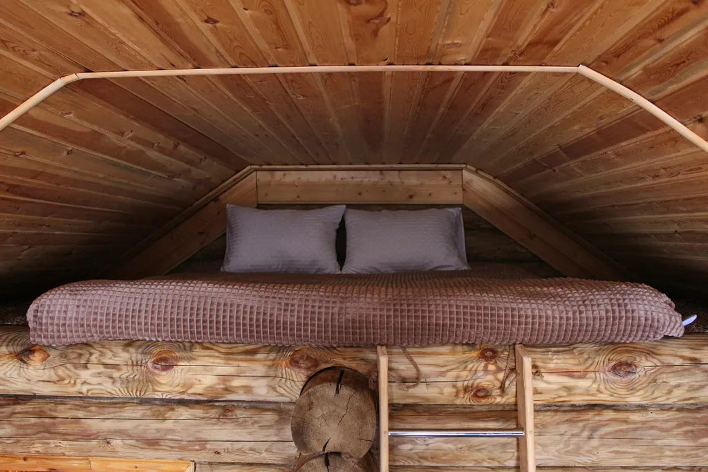 Дом с двумя 1-но спальными кроватями, диваном и футоном