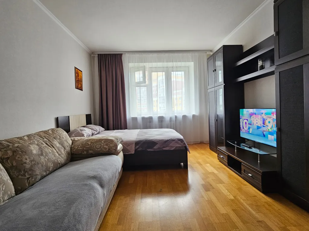 Квартира двухкомнатная на улице Федора Гладкова, 70 м², Чебоксары — фото 4