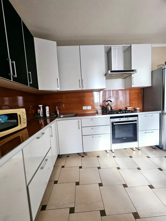 Квартира двухкомнатная на улице Федора Гладкова, 70 м², Чебоксары — фото 6