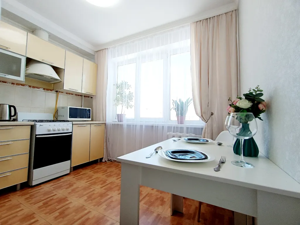 Квартира однокомнатная на проспекте Тракторостроителее, 36 м², Чебоксары — кухня, фото 3