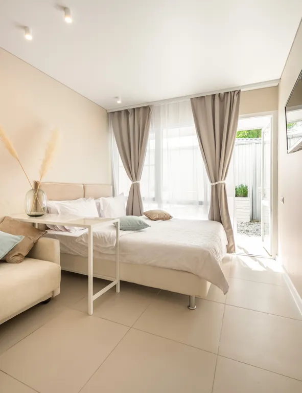 Номер Стандарт с боковым видом на бассейн в отеле Summer Suites — Summer Suites, фото 3 из 5