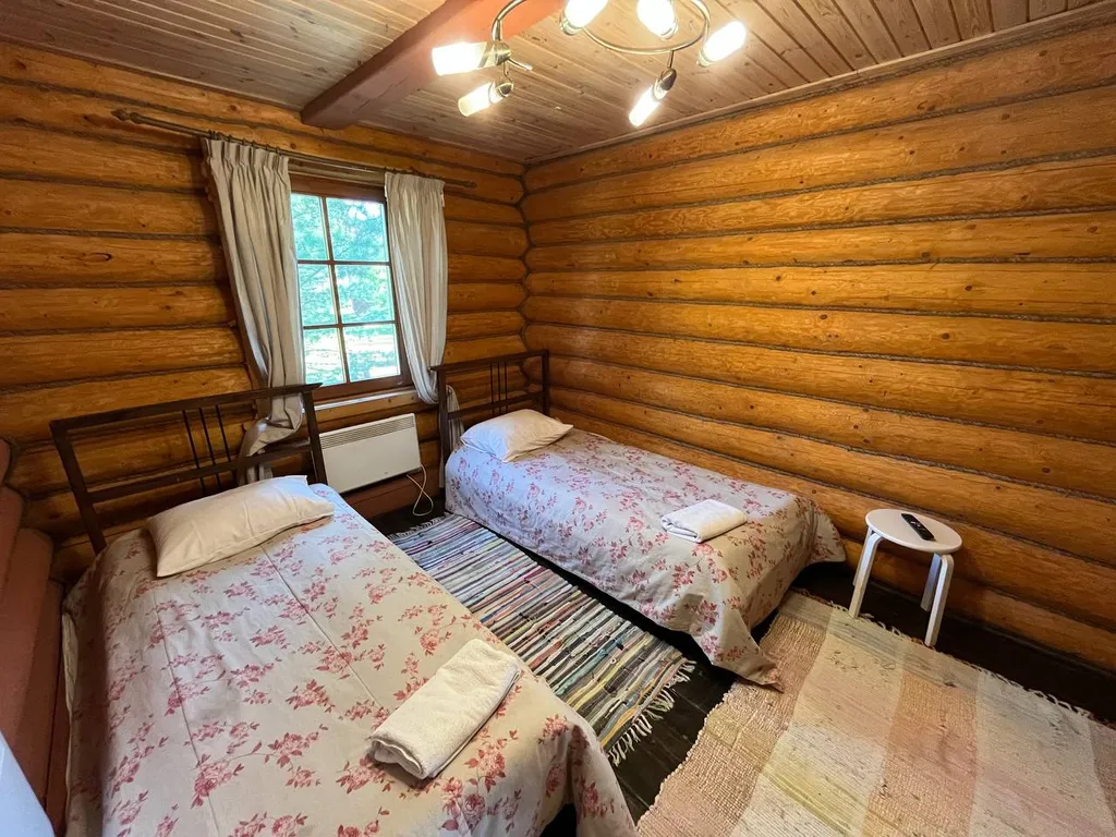 Дом четырехместный у озера