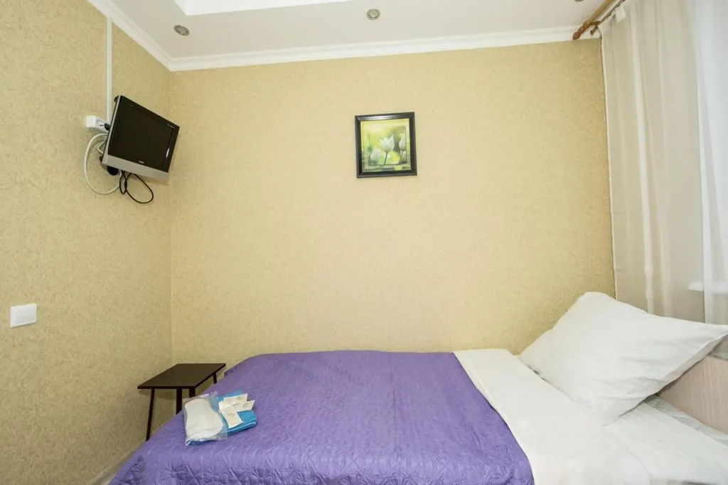 Двухместный номер с 2 отдельными кроватями эконом с общей ванной комнатой