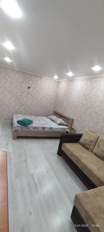 Квартира однокомнатная на улице Щаденко, 31 м², Каменск-Шахтинский — спальня, фото 2