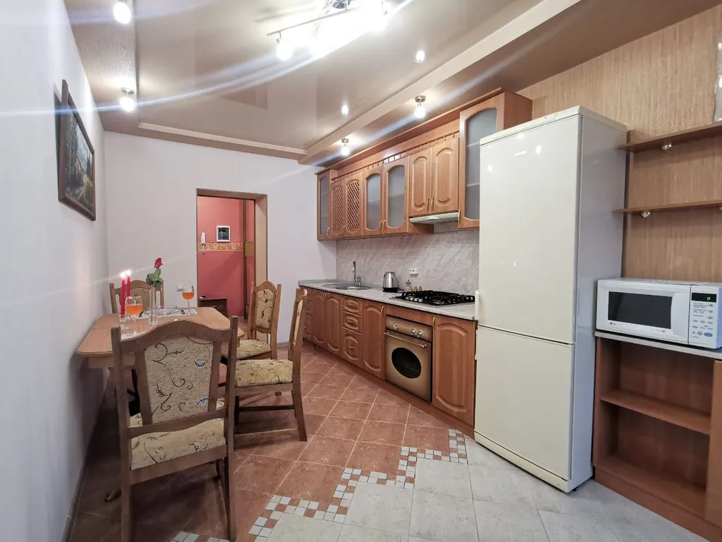 Квартира двухкомнатная в Самарском, 70 м², Самара — кухня, фото 3