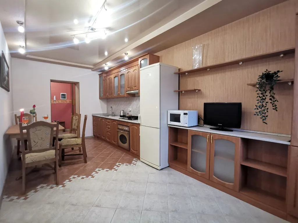 Квартира двухкомнатная в Самарском, 70 м², Самара — кухня, фото 4