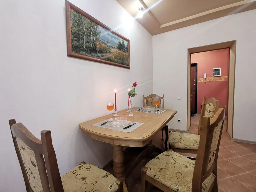 Квартира двухкомнатная в Самарском, 70 м², Самара — кухня, фото 5
