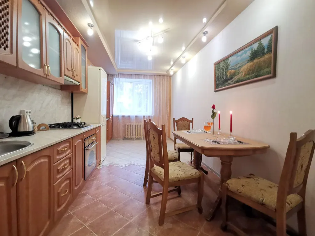 Квартира двухкомнатная в Самарском, 70 м², Самара — кухня