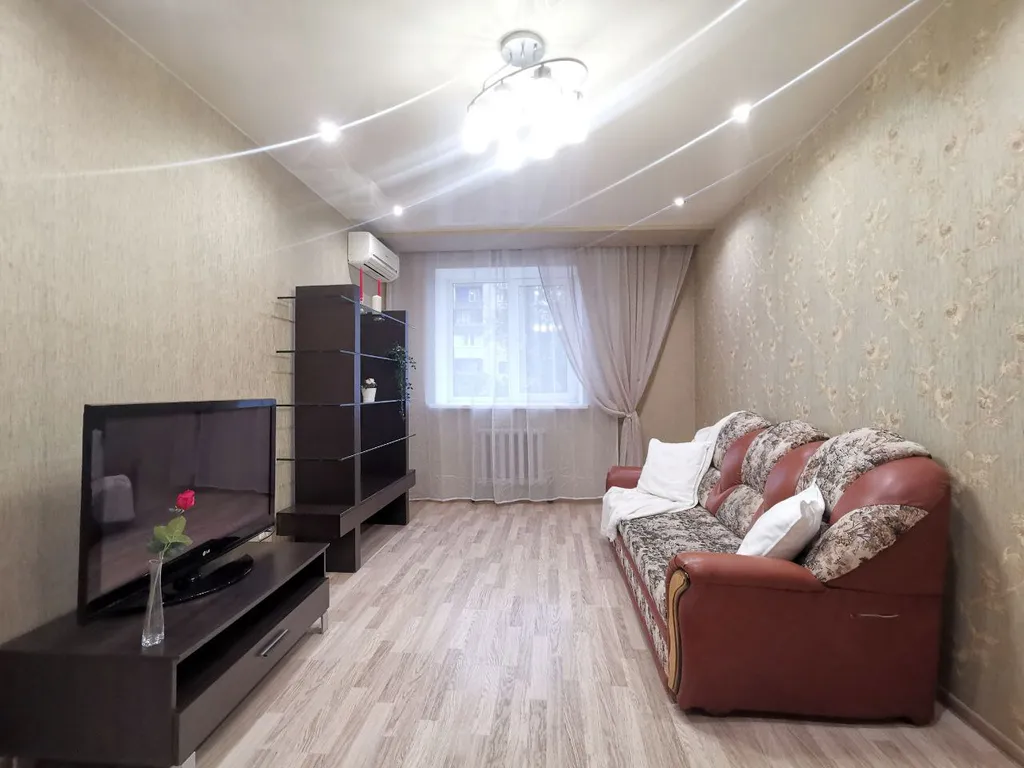 Квартира двухкомнатная в Самарском, 70 м², Самара — спальня, фото 3