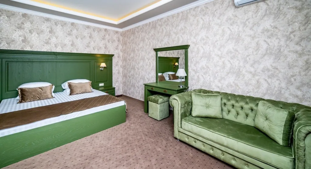 Трёхместный номер полулюкс Junior Suite