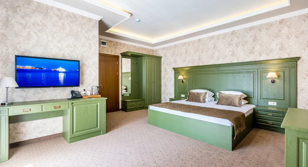 Трёхместный номер полулюкс Junior Suite