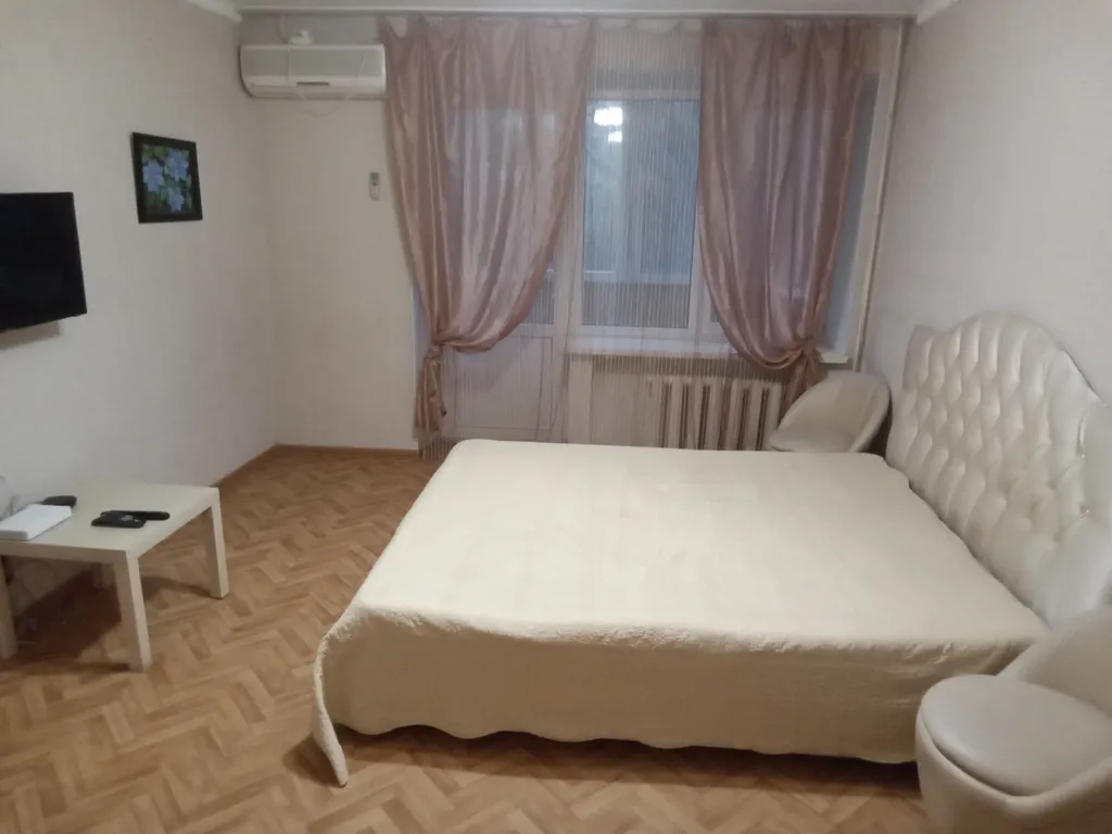 Квартира однокомнатная на улице Кузнечной, 35 м², Пятигорск — спальня, фото 2