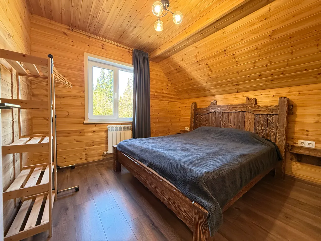 Коттедж 9-местный на улице Хвойной, 110 м², Шерегеш — спальня, фото 4