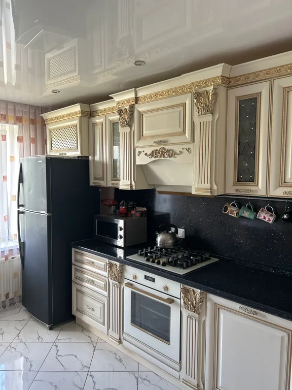 Квартира двухкомнатная на улице Псковской, 70 м², Великий Новгород — кухня, фото 2