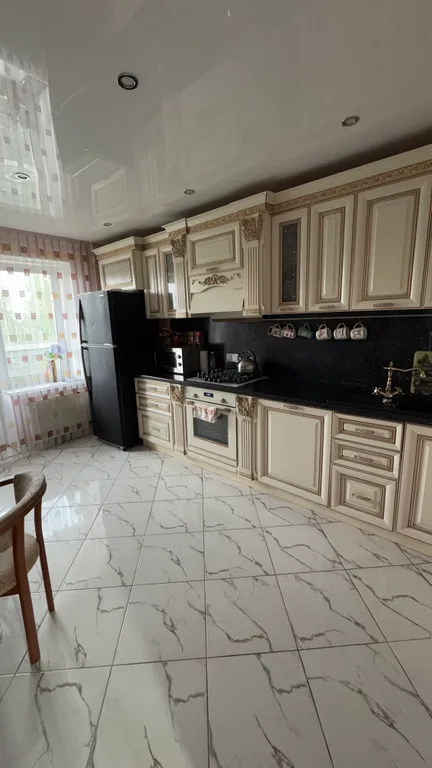 Квартира двухкомнатная на улице Псковской, 70 м², Великий Новгород — кухня, фото 3