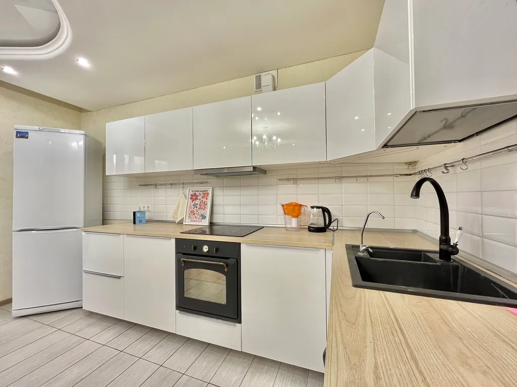 Апартаменты трёхкомнатные в Вахитовском, 100 м², Казань — кухня, фото 3