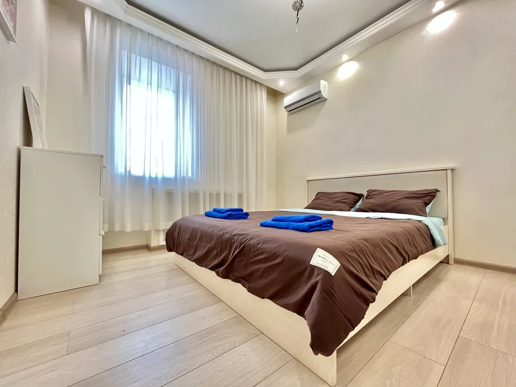 Апартаменты трёхкомнатные в Вахитовском, 100 м², Казань — спальня, фото 11
