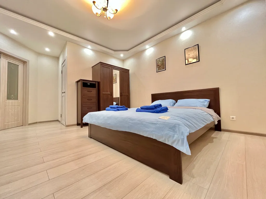 Апартаменты трёхкомнатные в Вахитовском, 100 м², Казань — спальня