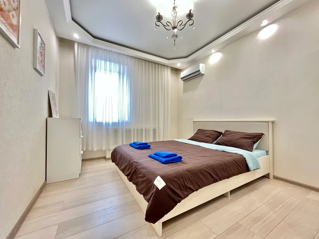 Апартаменты трёхкомнатные в Вахитовском, 100 м², Казань — спальня, фото 3