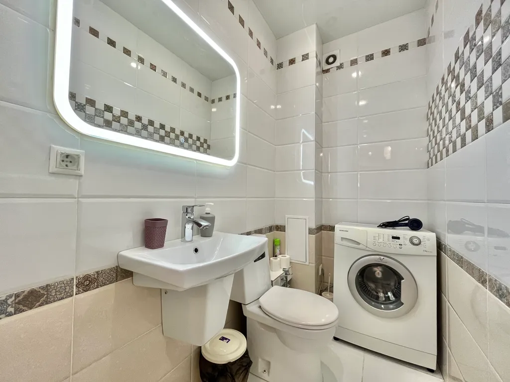 Апартаменты трёхкомнатные в Вахитовском, 100 м², Казань — ванная комната, фото 2