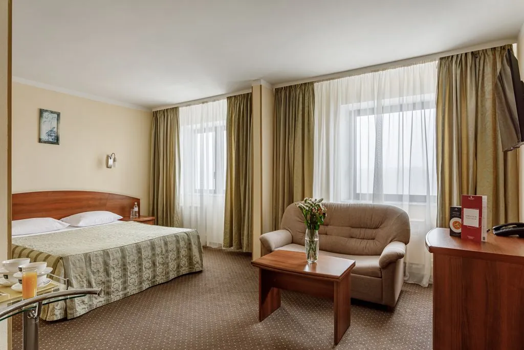 Семейный номер семейный (Двухспальная кровать + детская двухъярусная)