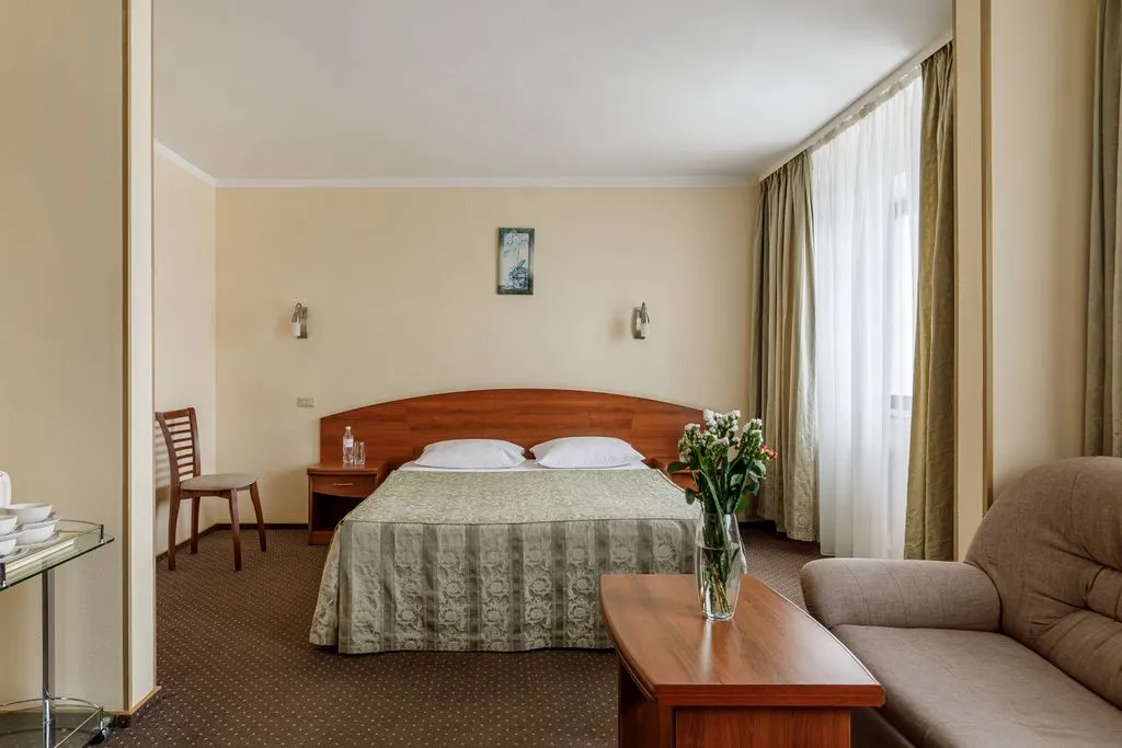 Семейный номер семейный (Двухспальная кровать + детская двухъярусная)