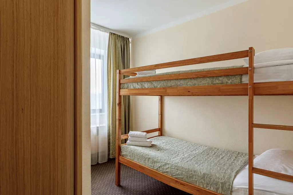 Семейный номер семейный (Двухспальная кровать + детская двухъярусная)