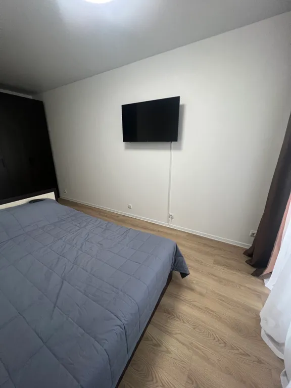 Квартира однокомнатная на улице Лескова, 36 м², Ярославль — спальня, фото 3