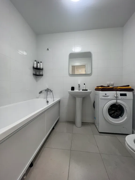 Квартира однокомнатная на улице Лескова, 36 м², Ярославль — ванная комната, фото 2
