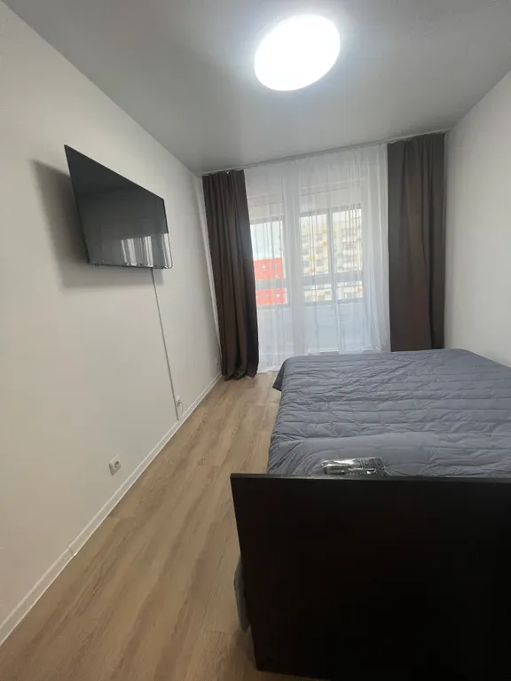 Квартира однокомнатная на улице Лескова, 36 м², Ярославль — спальня, фото 2
