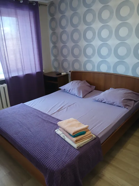Квартира однокомнатная на улице Республики, 34 м², Тюмень — спальня, фото 4