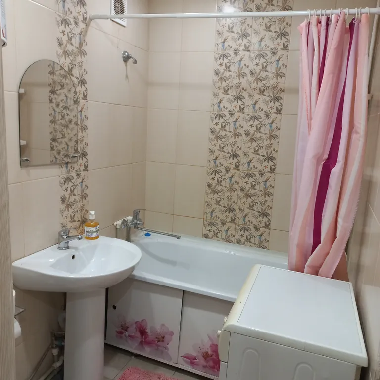 Квартира однокомнатная на улице Республики, 34 м², Тюмень — ванная комната