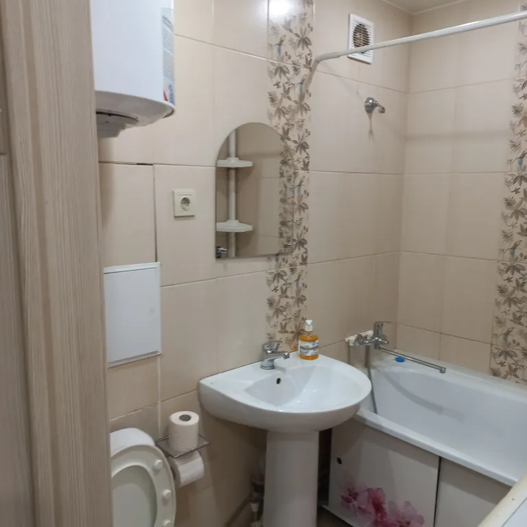Квартира однокомнатная на улице Республики, 34 м², Тюмень — ванная комната, фото 2