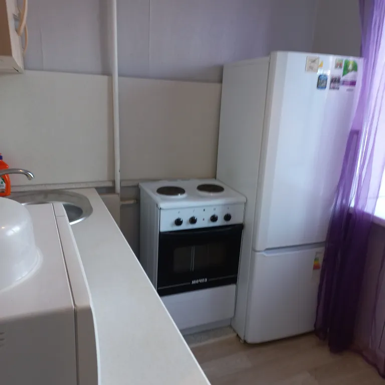 Квартира однокомнатная на улице Республики, 34 м², Тюмень — кухня