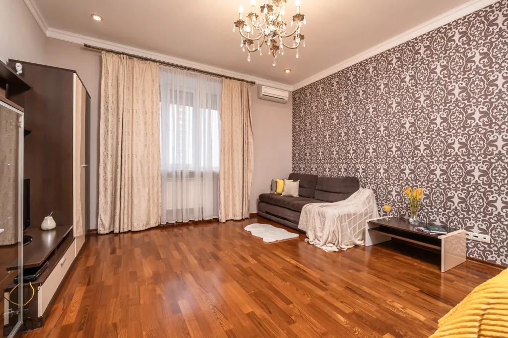 Квартира однокомнатная у Площади Габдуллы Тукая, в Вахитовском, 51 м², Казань — спальня, фото 2