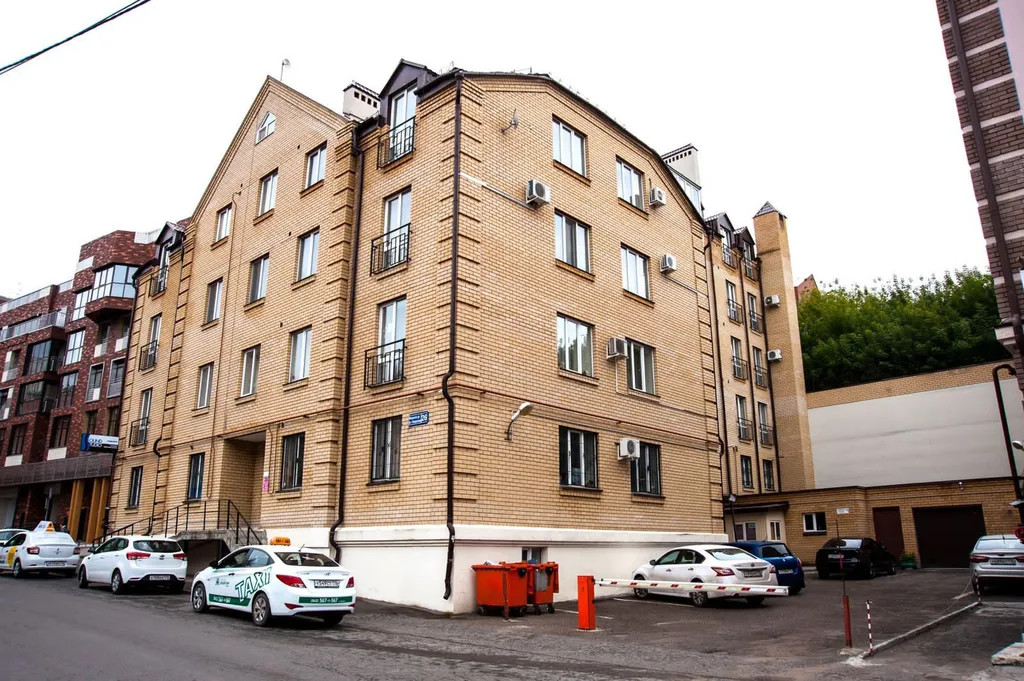 Квартира однокомнатная у Площади Габдуллы Тукая, в Вахитовском, 51 м², Казань — двор, фото 2
