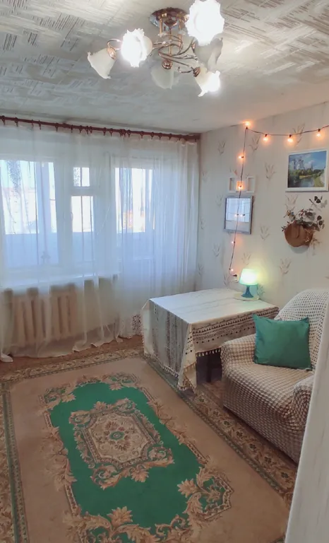 Квартира двухкомнатная на улице Юбилейной, 45 м², Псков — спальня, фото 6