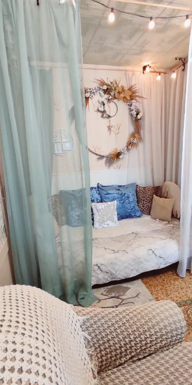 Квартира двухкомнатная на улице Юбилейной, 45 м², Псков — спальня, фото 4