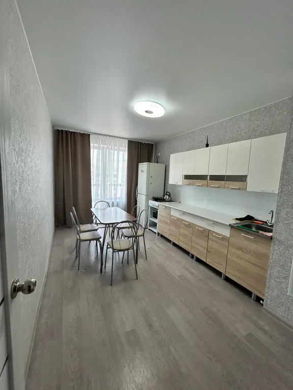 Квартира трёхкомнатная на улице Ворошилова, 84 м², Великий Новгород — фото 4