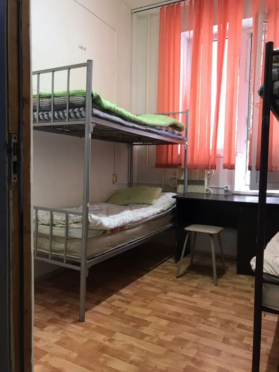 Многоместный мужской номер эконом (душ/туалет общий)